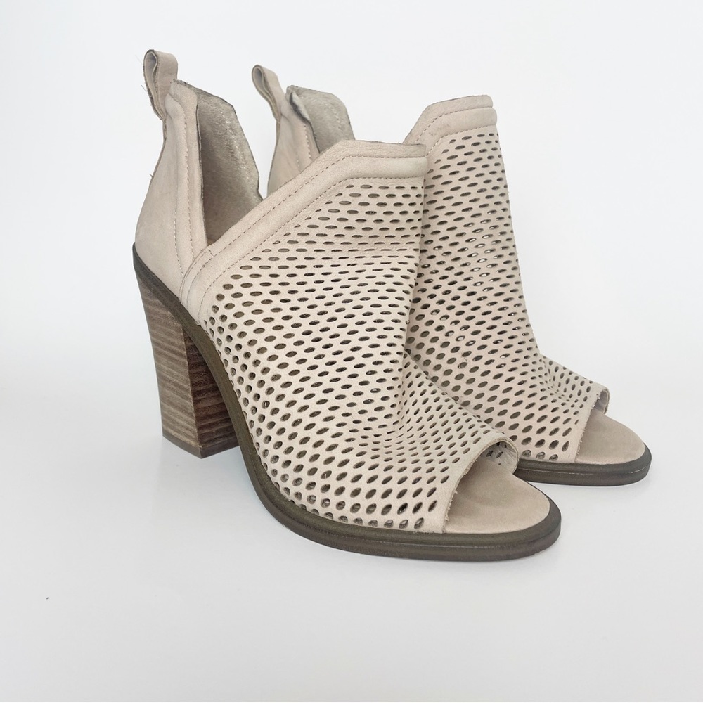 Vince Camuto Kensa Peep Toe Perforated Ankle Bootie Tan Leather Boots 6